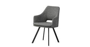 Silla gris tapizada con respaldo y reposabrazos, patas metálicas negras