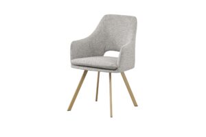 Silla de comedor gris con respaldo y brazos tapizados y patas de madera claras