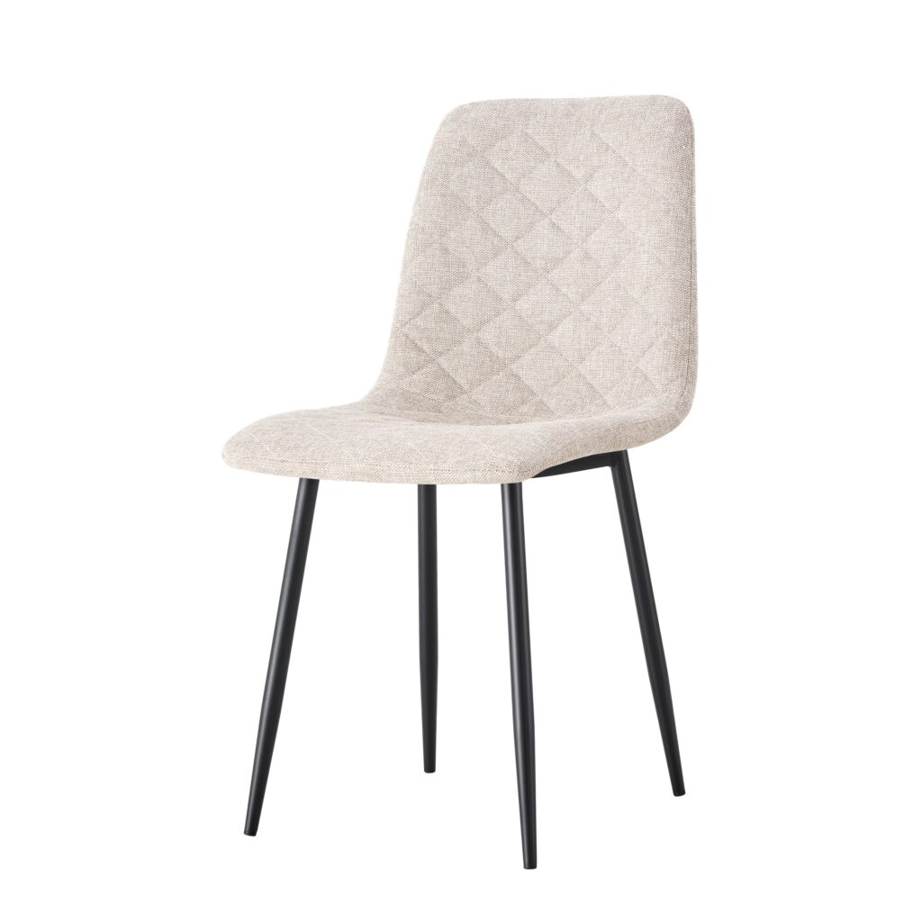 Silla beige con respaldo acolchado y patas metálicas negras