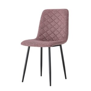 Silla tapizada en color rosa con patas metálicas negras y respaldo acolchado con diseño de rombos