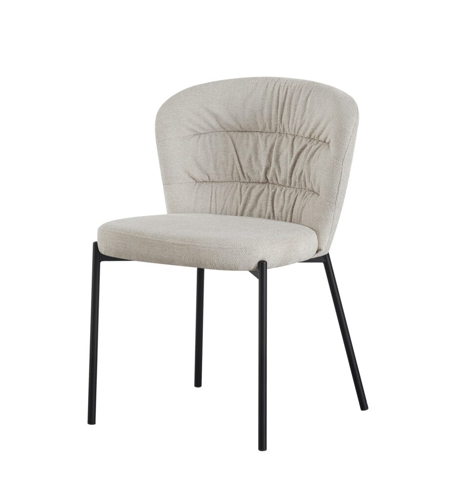 Silla tapizada beige con patas negras de metal
