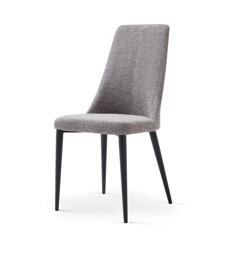 Silla tapizada gris con respaldo alto y patas negras delgadas