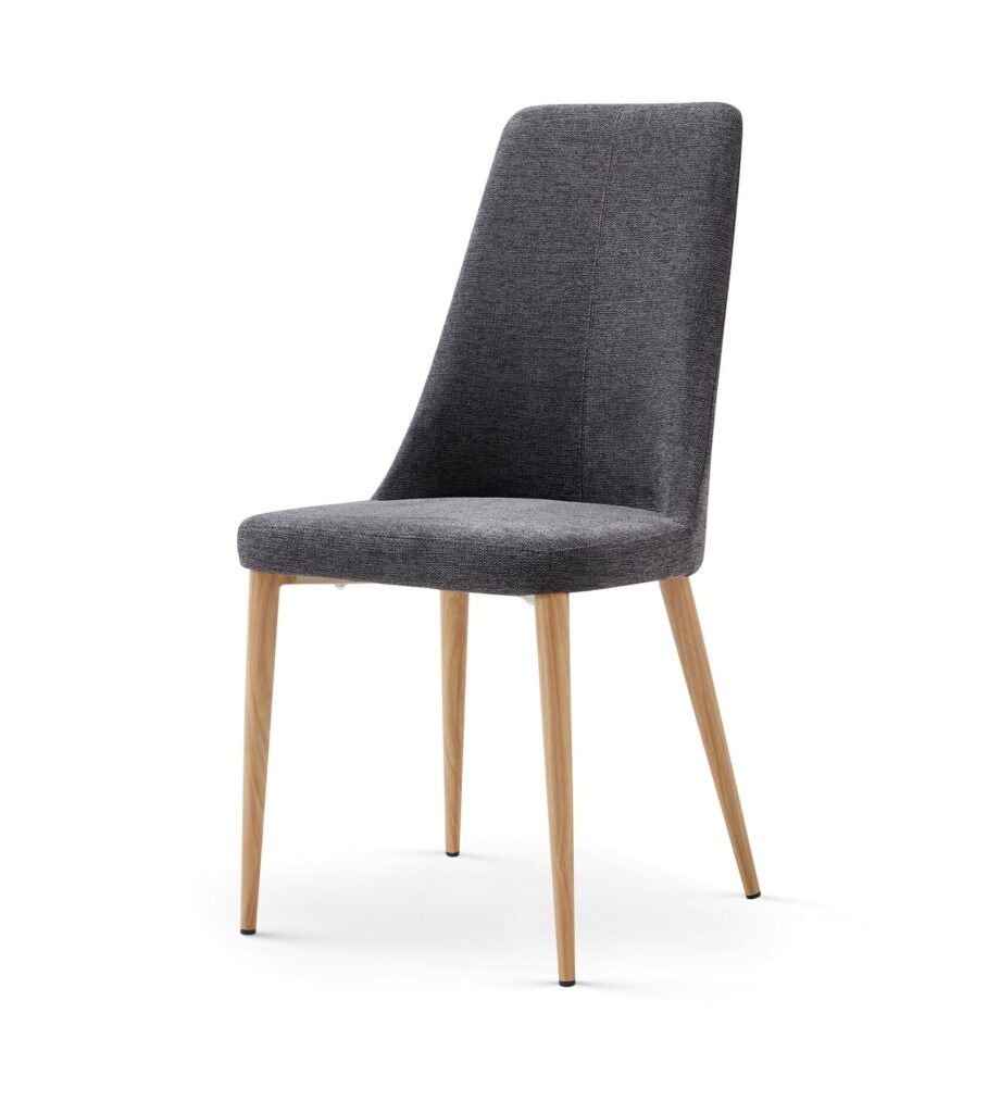 Silla de comedor con asiento y respaldo tapizados en tela gris y patas de madera clara