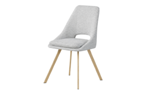 Silla moderna con asiento y respaldo tapizados en gris claro y patas de madera clara